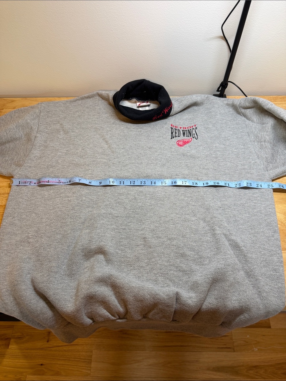 Vintage Men's Gray Detroit Red Wings Turtleneck Sweatshirt - Picture 4 of 7